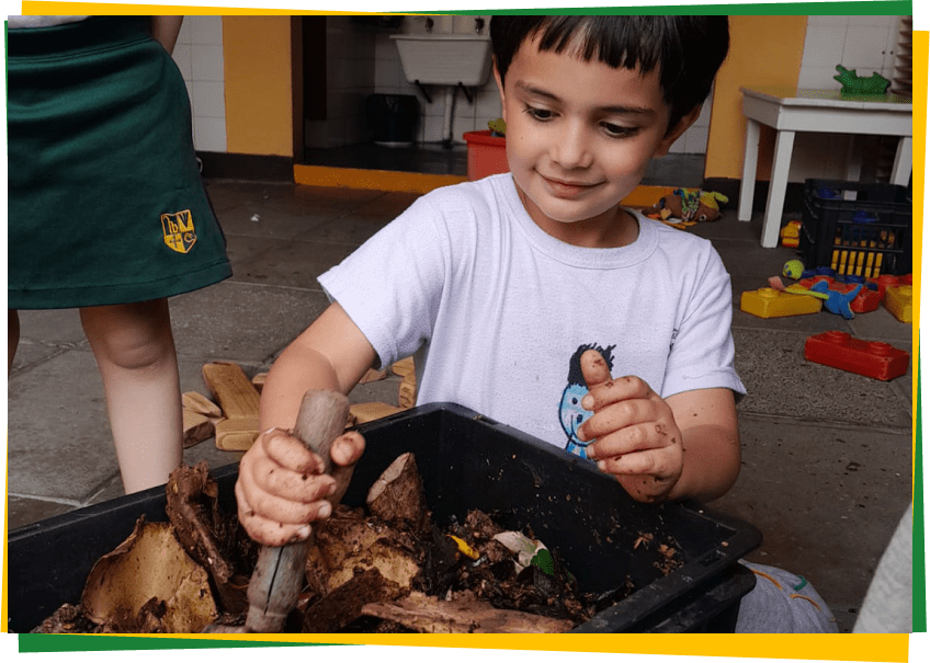 niño jugando